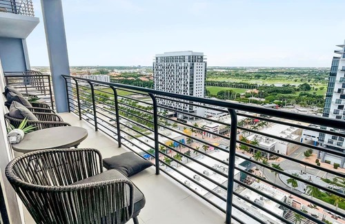 Doral Condo | Tranquil Doral Retreat: Spacious Gem