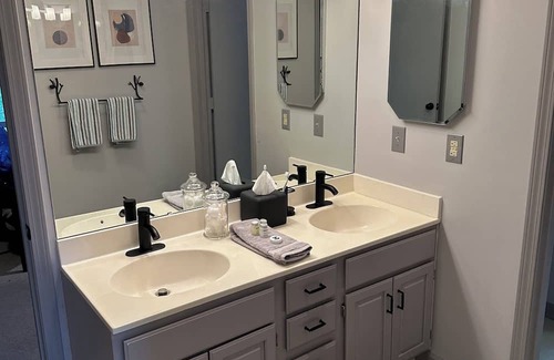 Sylva House | It’s all in the altitude…Mountain top get away... Fully renovated in April 24