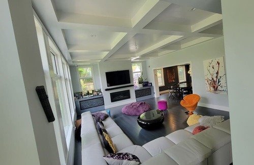 Bergenfield House | Huge Modern open layout 7 Br 4.5 bath entertaining home