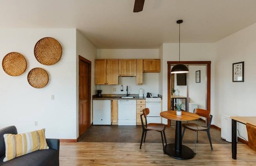 Kalispell Apartment | King Bd Downtown WD Dogsok