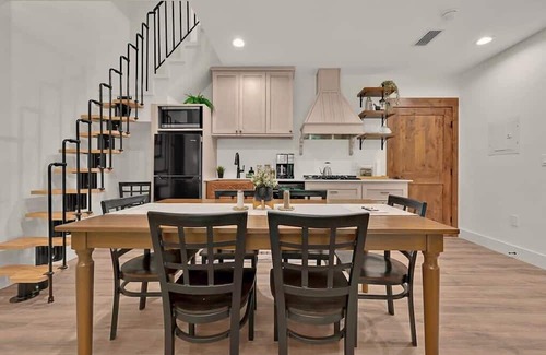 Waco Villa | New Spacious Farm Retreat - The Cocoa Suite