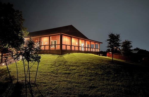 Waco Villa | New Spacious Farm Retreat - The Cocoa Suite