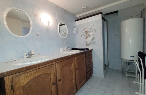 Saubrigues House | Homerez - Spacious House in Saubrigues with Garden and Barbecue