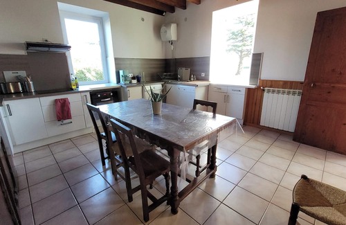 Saubrigues House | Homerez - Spacious House in Saubrigues with Garden and Barbecue
