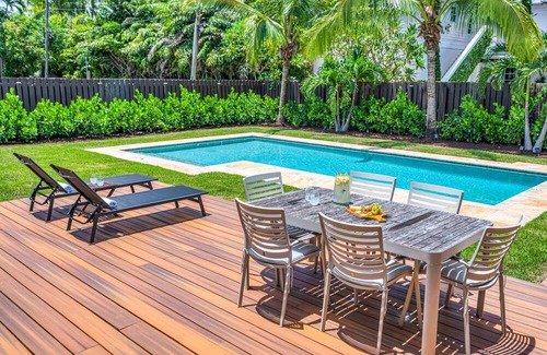 Victoria Park House | Centrally Located Heated Pool Lush Tropical Surrounding Oasis Key Resldences