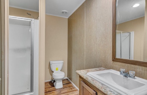 Jasper House | Conveniently located comfy cabin in the lake front community of Westwood