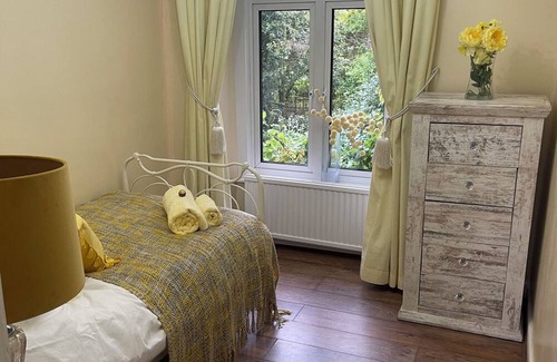 Chippenham House | Unique House with Land and river on the edge of The Cotswolds. (Pet Friendly!)