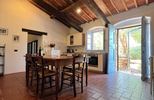 Pieve a Presciano House | Casa Intera in Pietra in Toscana