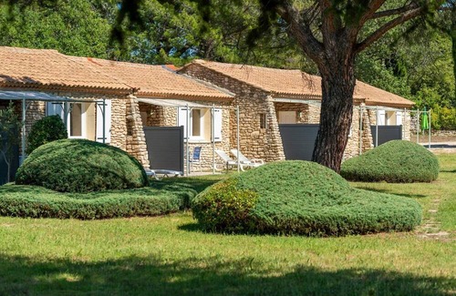 La Roque-sur-Pernes House | Authentic stone house in the heart of Provence.