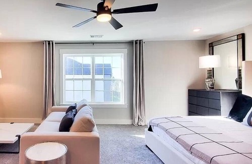 Princeton House | Loop, Newly Built Luxurious, Modern & Cozy Home