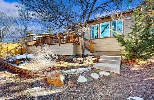 Mountain View House | Beautiful home near downtown Bend with wood stove, grill, deck, streaming