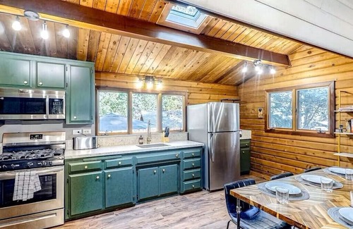 Cedar Ridge Cabin | Rollins Lake Getaway. 5 minutes to the lake! Great getaway for the family!