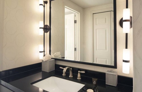 West End House | Upscale Hotel | Classic City Stay Near Museums and Monuments