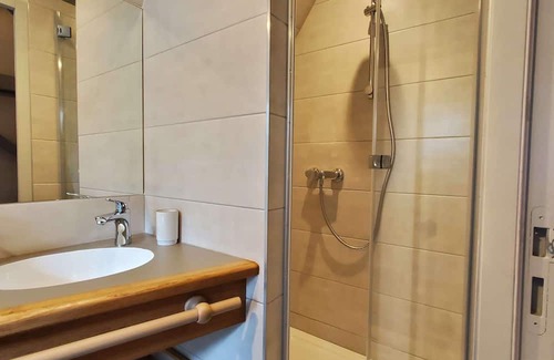 Monestier-de-Clermont Apartment | Cosy, superbly equipped 40m2 studio, 15 minutes from the Himalayan footbridges.