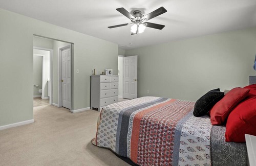 Captain's Cove House | The Hideaway - serene location w/ pool & fitness!