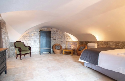 Berrias-et-Casteljau Bed & Breakfast | Chambre D'hôtes La Voûte - Berrias et Casteljau - L'antre de Pierres