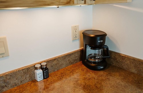 Kalispell Apartment | Dog-friendly King Suite w Washer Dryer
