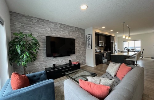 Airdrie House | Luxury Home for Long Stays
