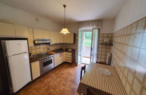 Maglietola Apartment | Apartment in Monzone with 2 bedrooms sleeps 5