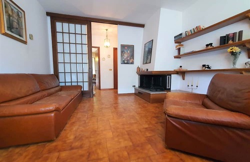 Maglietola Apartment | Apartment in Monzone with 2 bedrooms sleeps 5