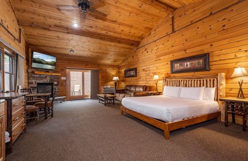McHenry Cabin | Mountainside Cabin 44-Dog Friendly
