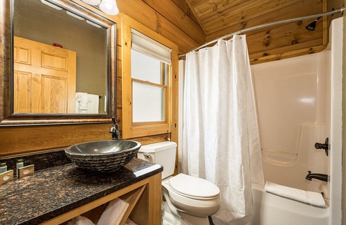 McHenry Cabin | Mountainside Cabin 49L