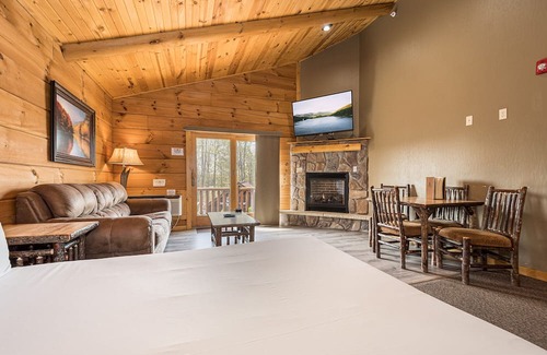 McHenry Cabin | Mountainside Cabin 49L