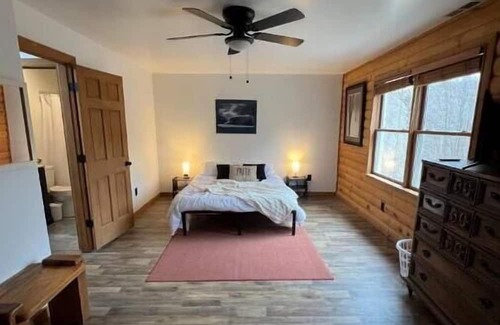 Mountain Base Cabin | 10 Min to Snowshoe! Large renovated Cabin with 4 bedrooms, 2 baths & large deck