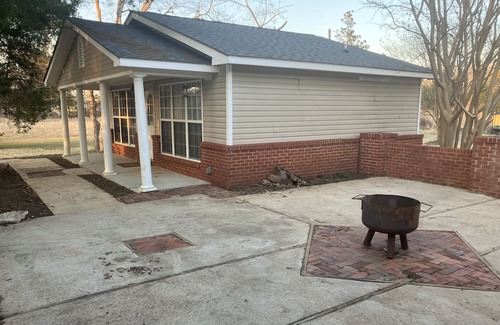 Pheba House | Cozy 1-bedroom house in charming West Point with AC, WiFi