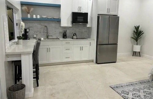 Downtown Nassau Cottage | Tranquil secluded studio w/ Pool and WiFi, AC in charming Nassau