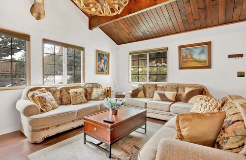 Whispering Forest Cabin | Antelope Views Big Bear~Pool Table~Relaxing Retreat