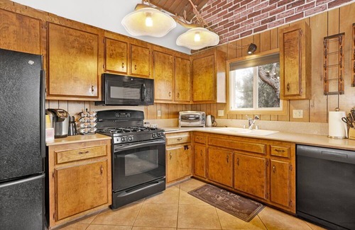 Whispering Forest Cabin | Antelope Views Big Bear~Pool Table~Relaxing Retreat