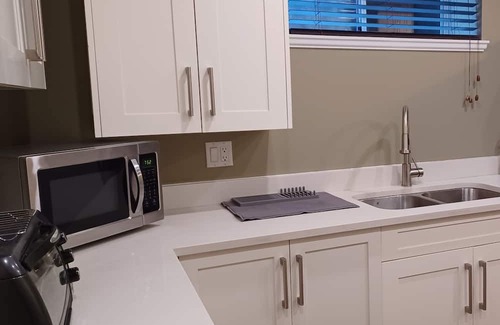 Port Moody Apartment | Quiet apartment in beautiful Port Moody