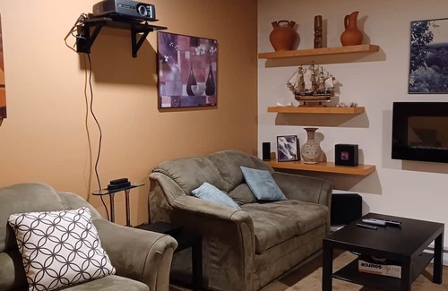 Port Moody Apartment | Quiet apartment in beautiful Port Moody