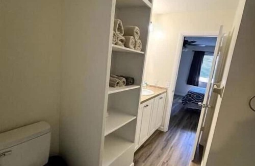 Melbourne House | New Renovated, Big Spaces, Near Everything, Unit 2