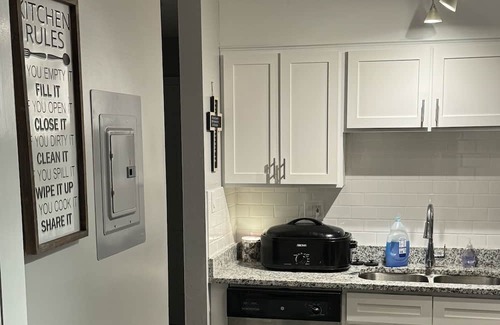 Raleigh Apartment | 5 Minutes from Crabtree valley mall and wake med