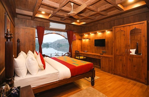 Rajpipla Boat Rental | Ekta Houseboat Statue Of Unity Kevadia