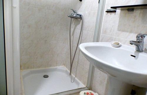 Six-Fours-les-Plages Apartment | Spacious family nest, a stone's throw from the sea