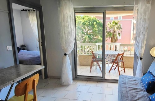 Frejus Plage Apartment | Love nest with balcony, close to the sea