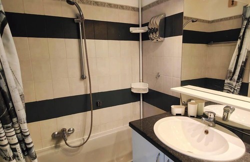 Frejus Plage Apartment | Love nest with balcony, close to the sea