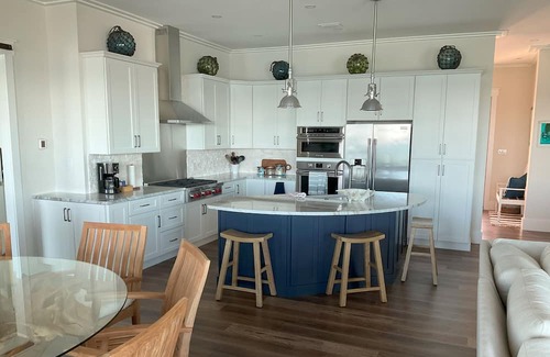 Villa Segunda House | Newly Built Luxury Home | 4 BD 3 BTH | Boat Slip & Kayak | Beach Getaways