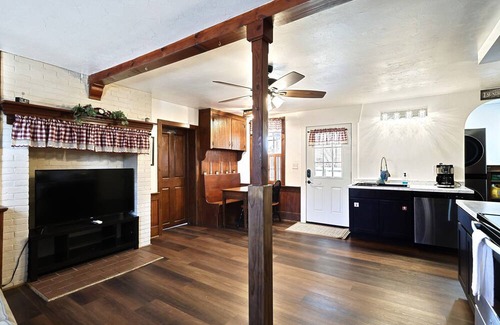 New Oxford Apartment | Historic Barker House 2 near Gettysburg