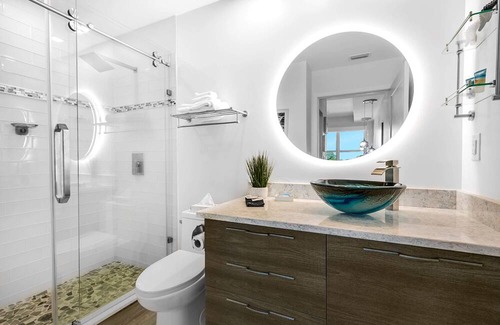 Merritt Island Condo | Waterfront Captains Stateroom