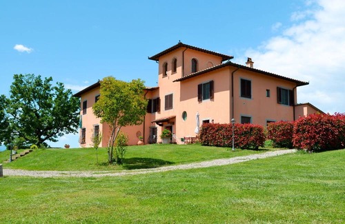 Stabbia Apartment | Lovely apartment for 4 people with WIFI, pool, A/C, TV, patio, panoramic view and parking