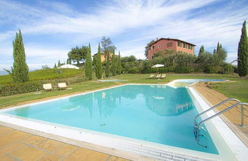 Stabbia Apartment | Lovely apartment for 4 people with WIFI, pool, A/C, TV, patio, panoramic view and parking