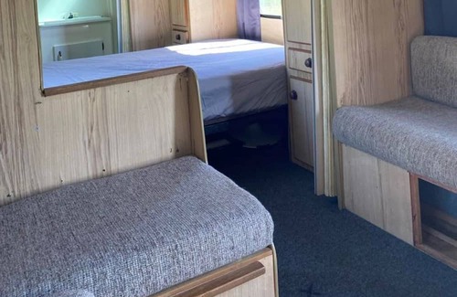 Raworth House | Cosy van in private setting with stunning views of the Hunter River.