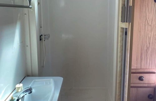 Raworth House | Cosy van in private setting with stunning views of the Hunter River.