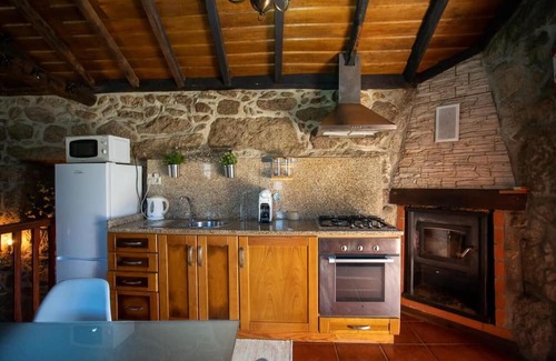 Lindoso Apartment | Apartment 'Casa Do Charco - Peneda Gerês' with Mountain View, Wi-Fi and Air Conditioning