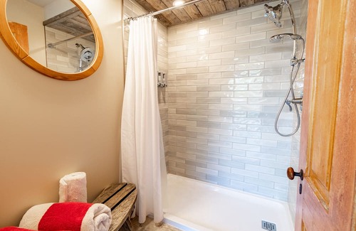Selkirk Cabin | The Carriage House - your unique private getaway