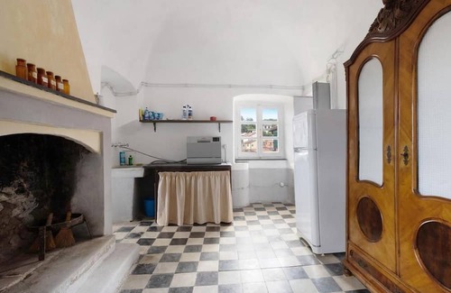Bracelli House | Near the 5Terre, apartment located inside the Palazzo Ravaschieri.
